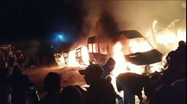 عاجل... النيران تشتعل وسط القباب وتلتهم 3 سيارات