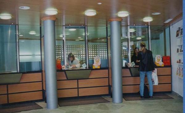 فتاتان بولونية وبرازيلية تقرصنان بنكا بالرباط