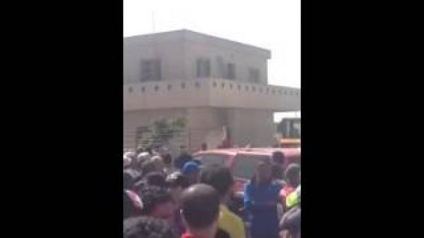 بائع متجول  كاد يحرق نفسه بحي البرنوصي بعد قمعه وأخد سلعته بقوة
