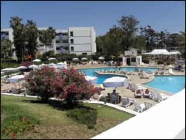 تراجع السياح الفرنسيين والروس الوافدين على أكادير