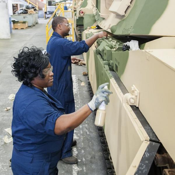 المغرب يتسلم الدفعة الأولى من الدبابات الحربية التي اقتناها من الولايات المتحدة الأمريكية
