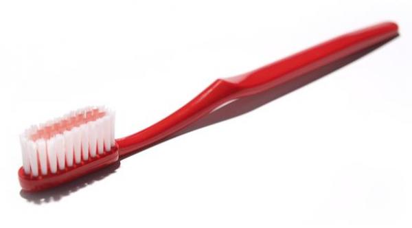 إلى أي مدى تعتقد أن فرشاة أسنانك نظيفة؟