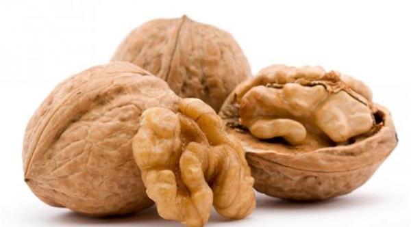 فوائد المكسرات تفوق تأثيرها على زيادة الوزن