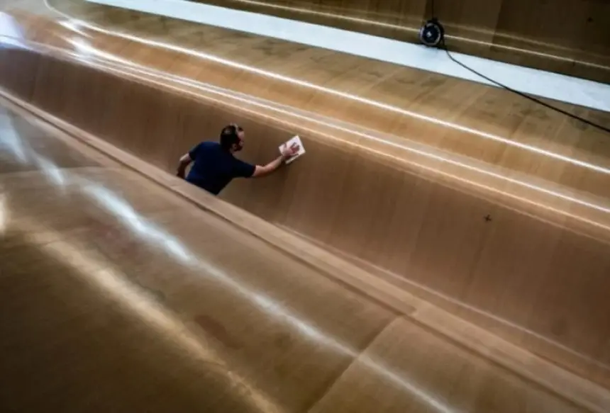 "فيراري" تغزو المحيطات بيخت ثوري يعمل بالطاقة المتجددة