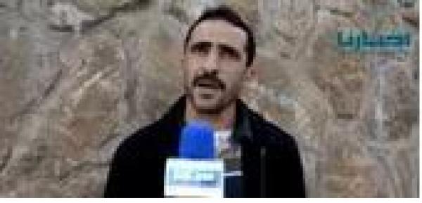 مغربي يبكي بسبب الحكرة ... تكرفص عليه بوليسي في كوميسارية سلا