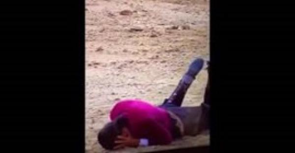 شاهد.. ماذا فعلت مصارعة فرنسية نجت بأعجوبة من هجوم ثور هائج