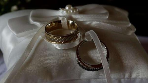 فلبينية تتزوج من حبيبها المتوفى قبل دفنه!