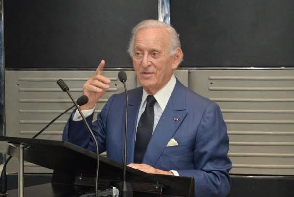 الملياردير بنجلون يكشف سر صحته رغم تجاوزه الثمانين سنة