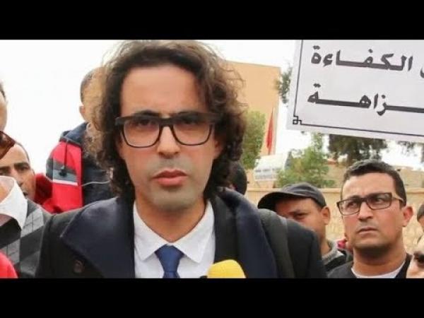 بالفيديو..موقف شجاع من مغاربة في حق طبيب الفقراء الذي أدين بغرامة قدرها 3 ملايين سنتيم