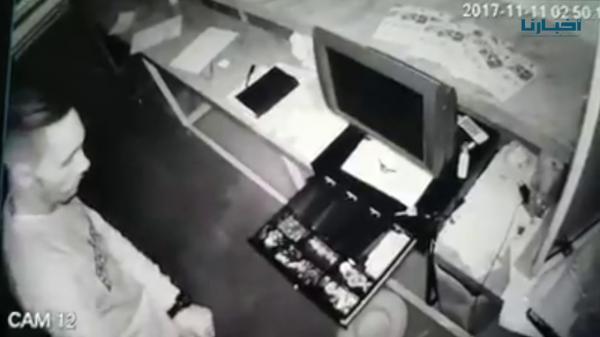 كفاش دار حتى دخل : شوفو شفار سرق مبلغ كبير بمركز تجاري بطنجة