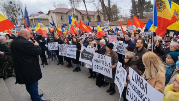 دولة أوروبية تتخلى عن لغتها الأم لصالح لغة جارتها