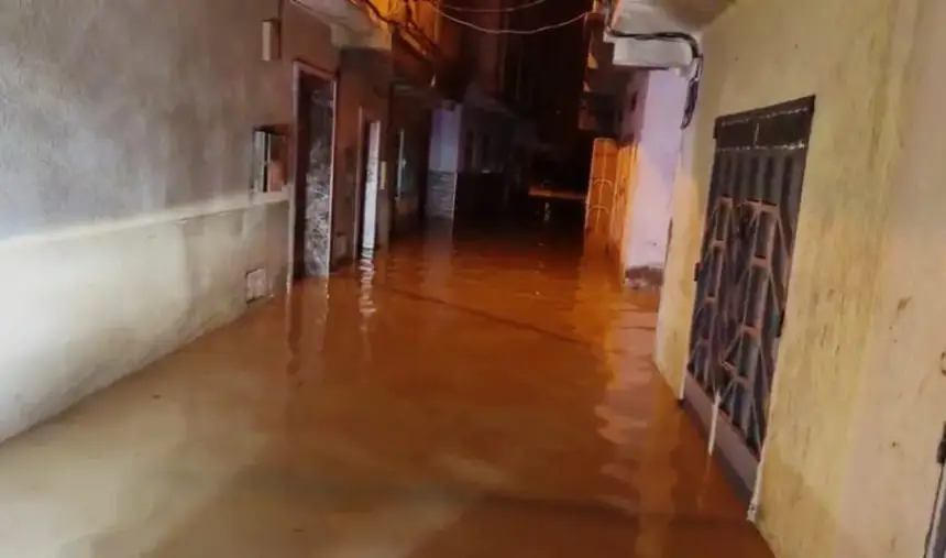 العاصفة "هاري" تغرق طنجة وتربك حركة السير وتطرح تساؤلات حول جاهزية البنية التحتية(فيديو وصور)