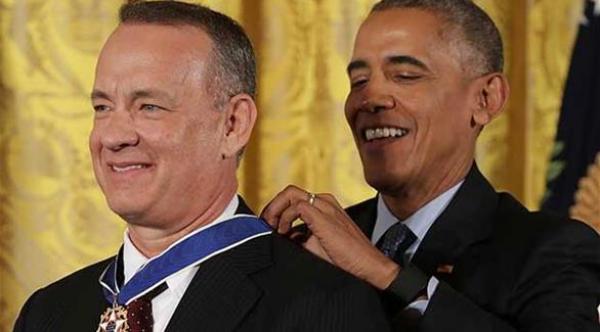 أوباما يمنح وسام الحرية لغيتس وسبرينغستين وهانكس