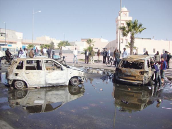 مخربون استخدموا سيارة رباعية الدفع في دهس مواطن وطعن آخر واستعملوا قنينات \"مولوتوف\"