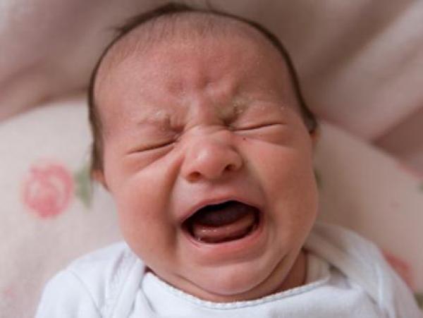 صراخ الطفل يحفز أجهزة بجسم الإنسان لتلبية رغباته