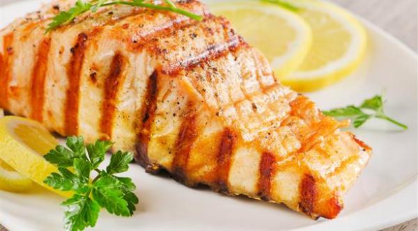 القيم الغذائية لسمك السلمون وفوائده الصحية