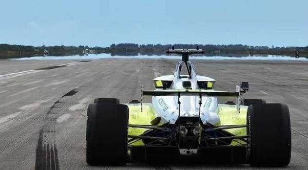 سيارة ذاتية القيادة تصل سرعتها إلى 192.2 ميل في الساعة