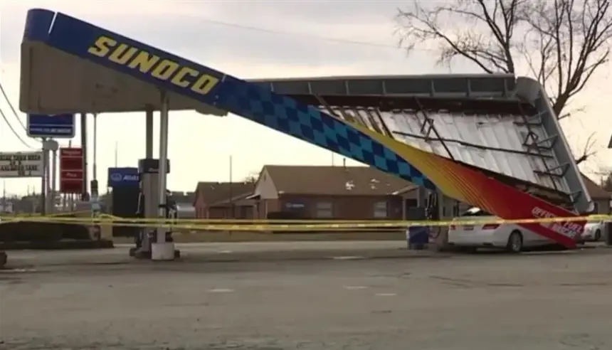 بطاطس مقلية تتسبب في حادث تصادم مروع بمحطة وقود