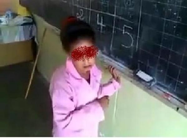 غضب فايسبوكي من معلم مغربي سخر من تلميذته بطريقة مهينة