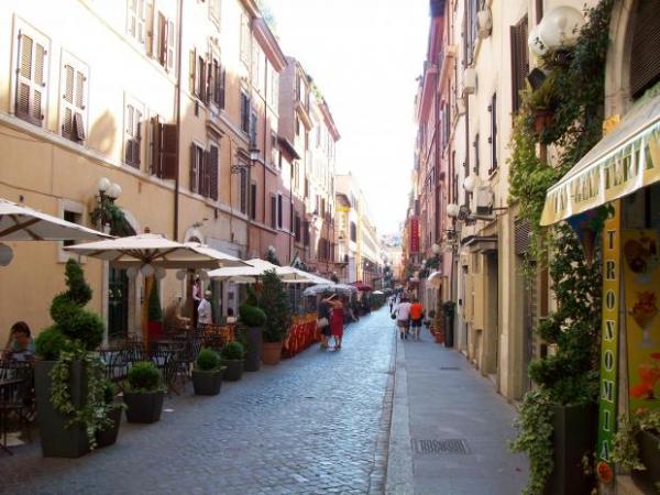 إيطاليا تفرض غرامات باهظة لمن يلقي القمامة في الشوارع