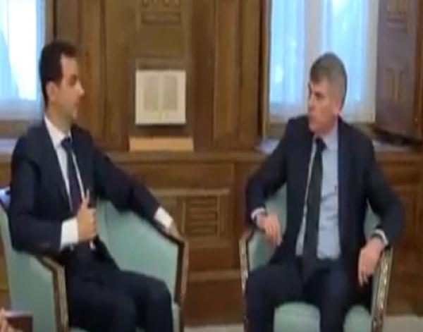 فيديو يظهر عدم تحريك بشار الاسد ليده اليمنى و فايسبوكيون يتساءلون هل هي مشلولة !