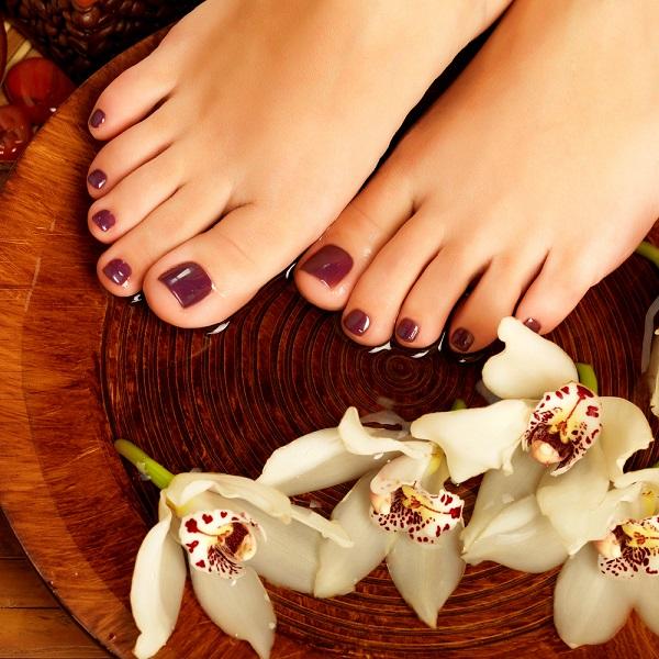 طرق فعالة للاعتناء بقدميك خلال برودة الشتاء