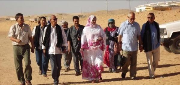 الوجه الآخر لندوة زعيم البوليساريو بمخيم أوسرد :  عصابة مسلحة و 140 سيارة لتصفية حسابات الرئيس مع خصومه