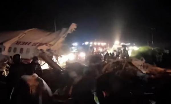 قتلى وجرحى في حادثة انشطار طائرة أثناء هبوطها في جنوب الهند