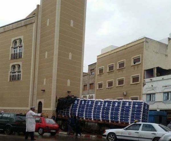 توبة شاحنة : هكذا علق فيسبوكيون على حادث اقتحام شاحنة محملة بالخمور لمسجد بالناظور