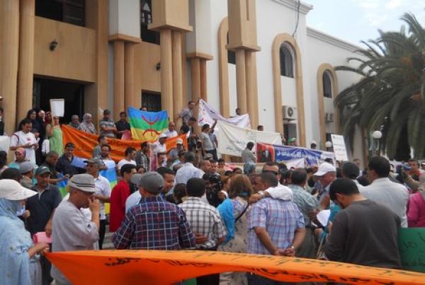 تجار سوق إنزكان يتبرؤون من واقعة فتاتي التنورة‏ (صور)