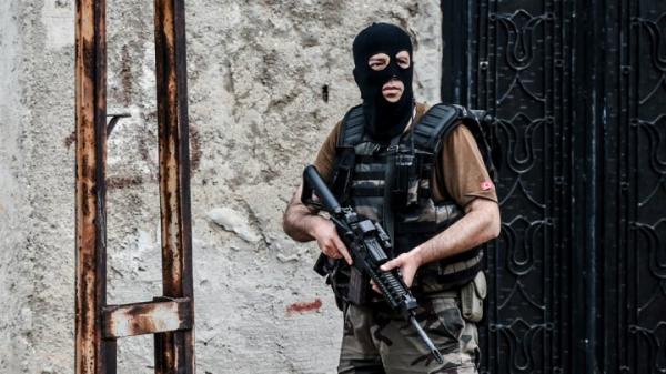 هجوم بسيارة مفخخة نسب إلى المتمردين الأكراد يستهدف الشرطة جنوب شرقي تركيا