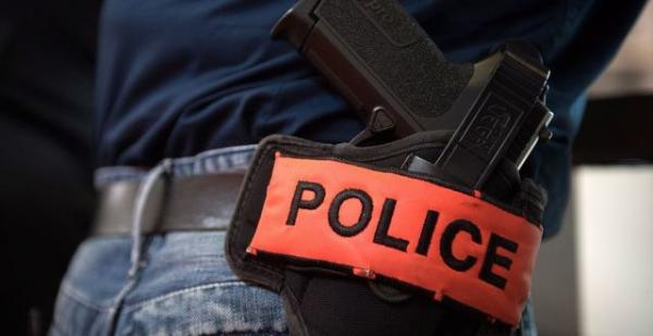 مقدم شرطة في الخميسات يستعمل سلاحه لتوقيف شقيقين قاما بصدم سيارة تابعة للأمن عمدا