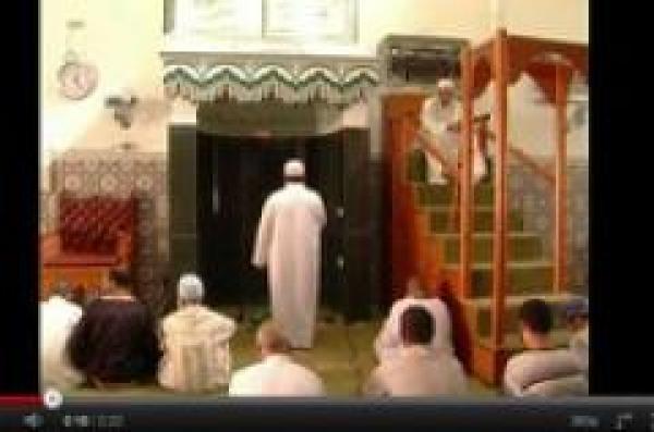 الشيخ نهاري من إلقاء الخطبة إلى رواية الحديث