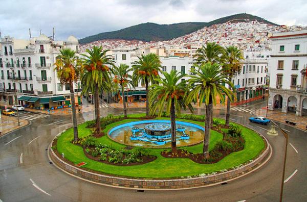 رواق الفن بتطوان يقرب الجمهور الواسع من اعمال التشكيليين المغربيين نور الدين التباعي وعبد الرزاق احمامو