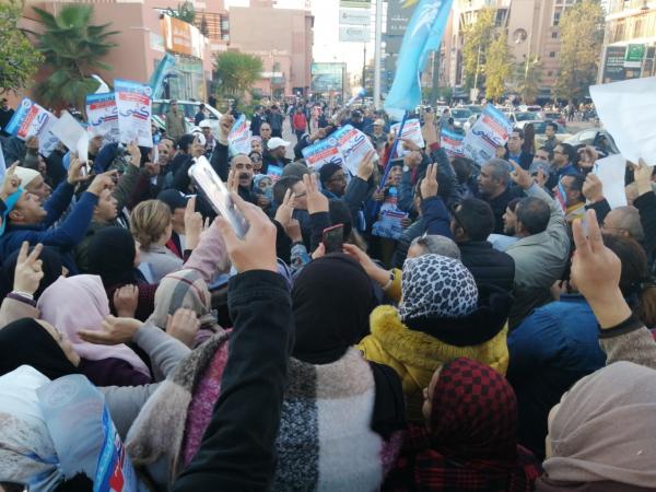 عمال ونقابيون من مراكش يحتجون على حكومة العثماني ويطالبونها بالرحيل (صور)..