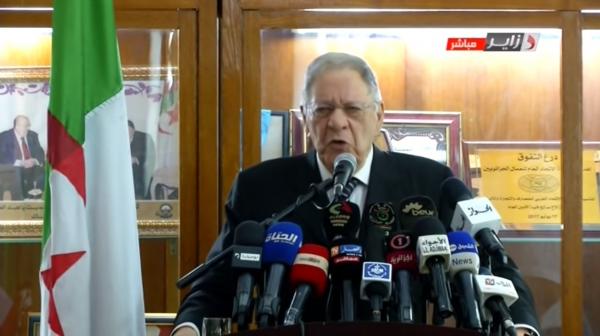 جمال ولد عباس : شفتو ميركل كي تسمع لبوتفليقة و تهز راسها .. عندنا رئيس عملاق