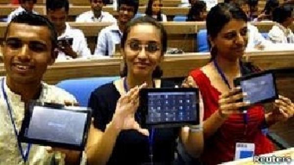 الهند تنتج جهاز كومبيوتر لوحي بسعر زهيد 