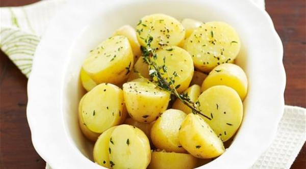 لماذا يجب إطعام الطفل البطاطس؟