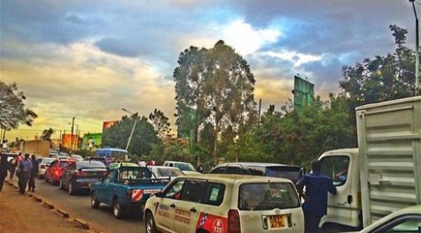 بالصور: زحمة سير بطول 50 كلم في كينيا