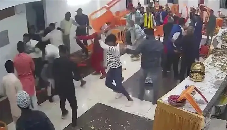 نقص حلوى ينسف زفافاً في الهند... كراسي تتطاير والزواج يُلغى