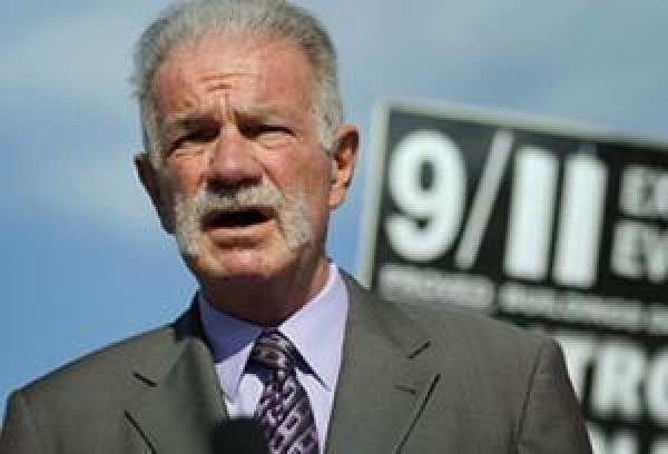 الشرطة الأميركية توقف القس جونز قبل حرق آلاف المصاحف