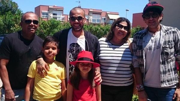 ألفيس يغير قصة إيكوسان بعد موجة السخرية التي طالته 