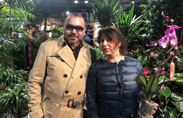 سيدة فرنسية تعتذر من الملك بسبب تسريحة شعرها وهكذا كان جوابه