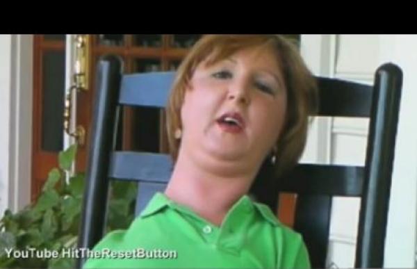 شاهد..مرض يحول أميركية إلى تمثال