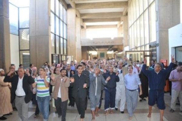 الموظفون المحرومون من الترقية بالشهادات يعلنون الغضب ضد رئيس لحكومة