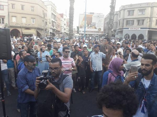 تضامنا مع مسيرة الحسيمة...خروج العشرات من الحقوقيين بالرباط و الدارالبيضاء للاحتجاج