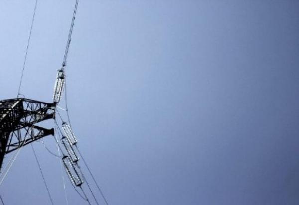 عشرات القتلى والجرحى في حادث سقوط كيبل كهربائي شرق السعودية