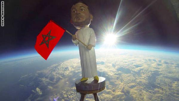 عالم مغربي يرسل علم المملكة إلى الفضاء بطريقة بسيطة وذكية (فيديو)