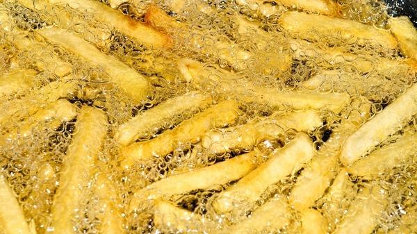 كيفية اعتماد اختيار زيوت الطبخ الأكثر صحية