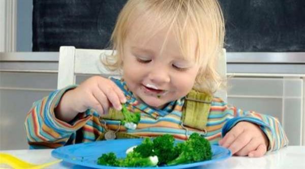 هذه الأطعمة ينبغي أن يتناولها طفلك يومياً